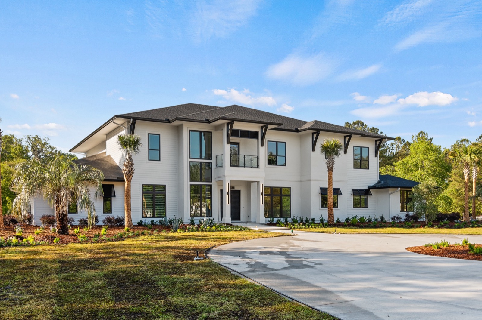 Motorized retractable screens on a Florida outdoor living space — Heathrow Estate